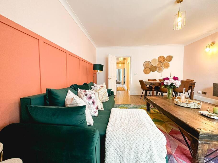 Charming Spacious 2Br Flat Near Station Plus Parking Londres Extérieur photo