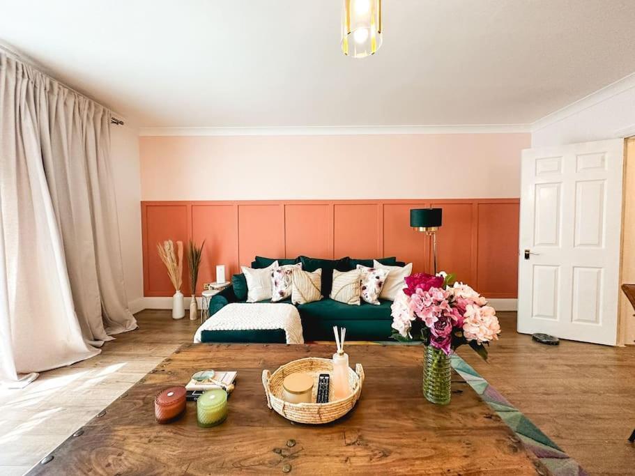 Charming Spacious 2Br Flat Near Station Plus Parking Londres Extérieur photo