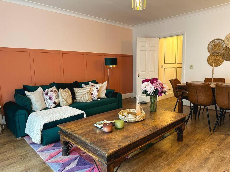Charming Spacious 2Br Flat Near Station Plus Parking Londres Extérieur photo