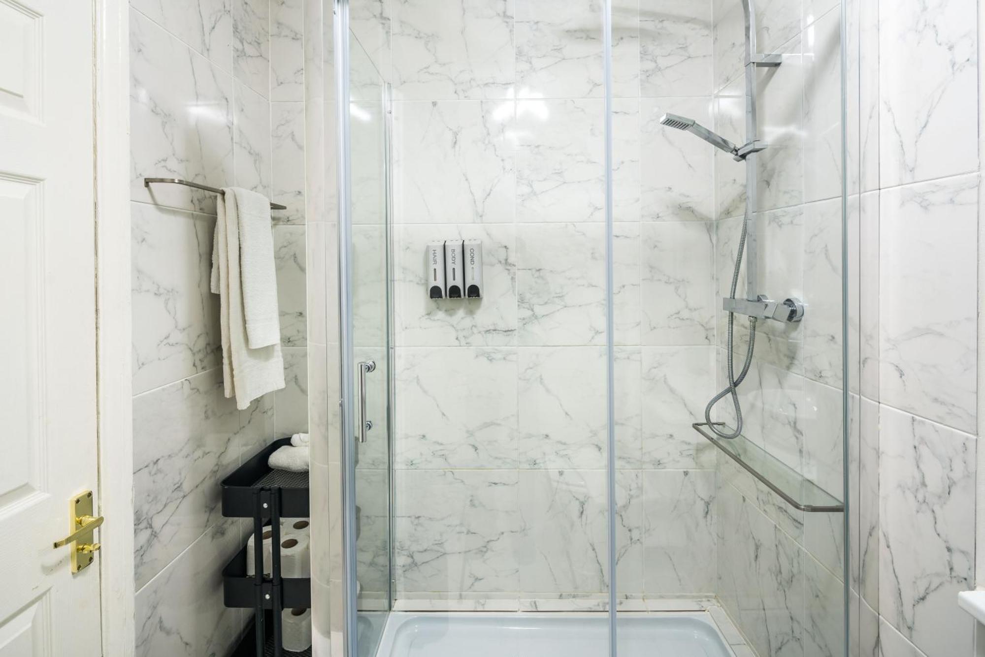 Charming Spacious 2Br Flat Near Station Plus Parking Londres Extérieur photo