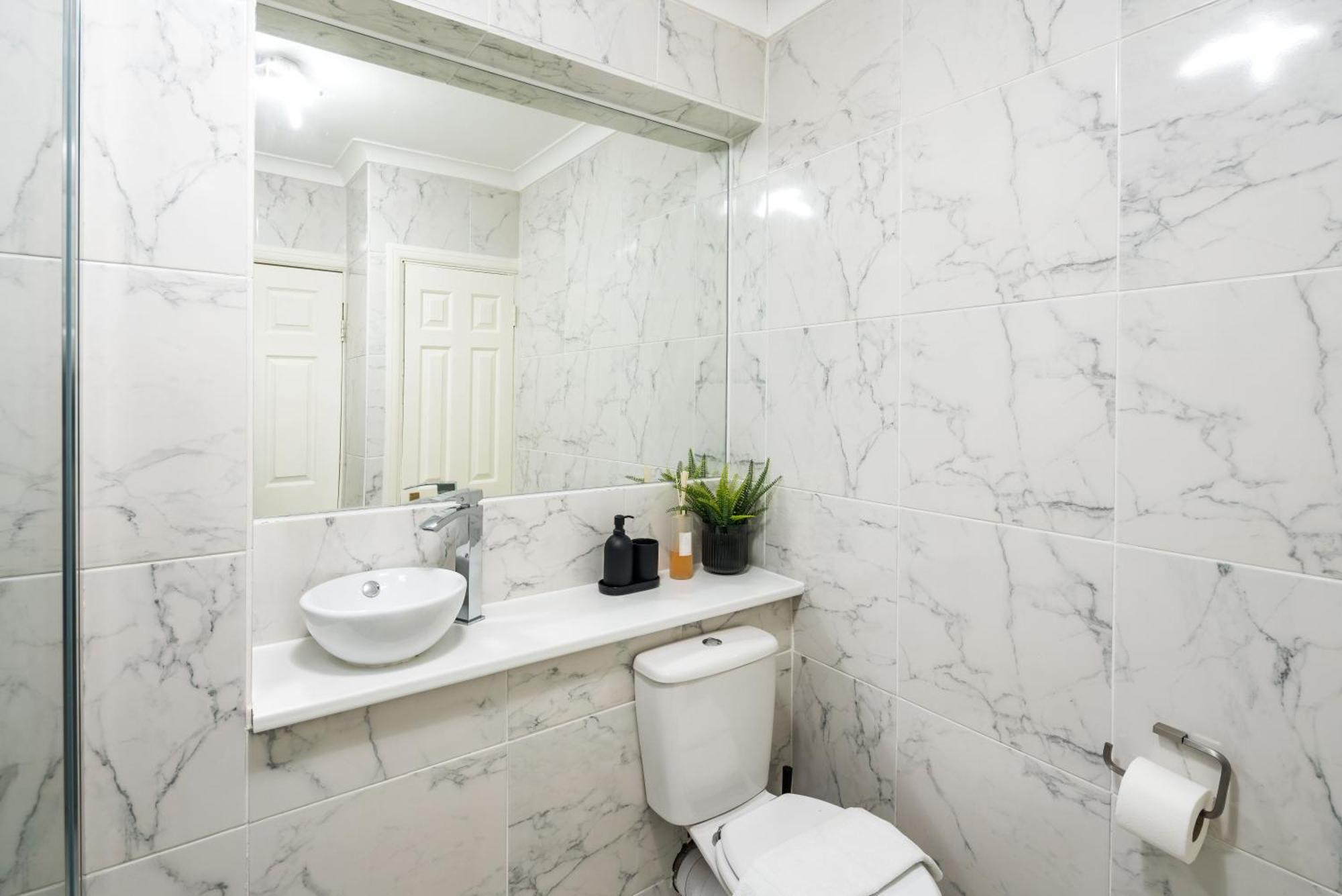 Charming Spacious 2Br Flat Near Station Plus Parking Londres Extérieur photo