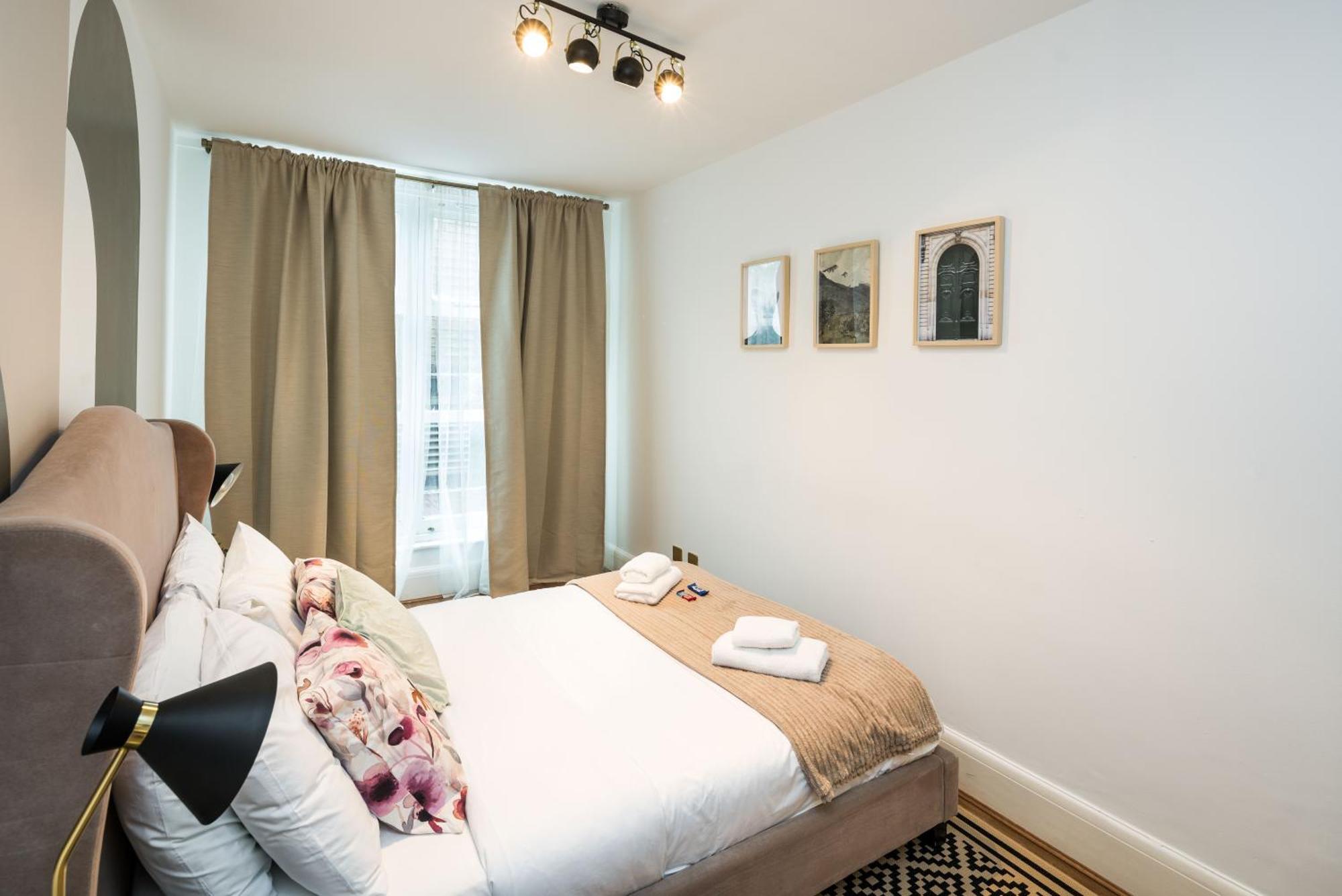 Charming Spacious 2Br Flat Near Station Plus Parking Londres Extérieur photo